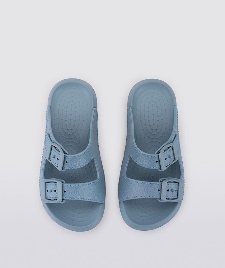 A unisex rubber slip-on sandal by Igor, style Kai in ocean with two buckle fastening straps. Above view of a pair.