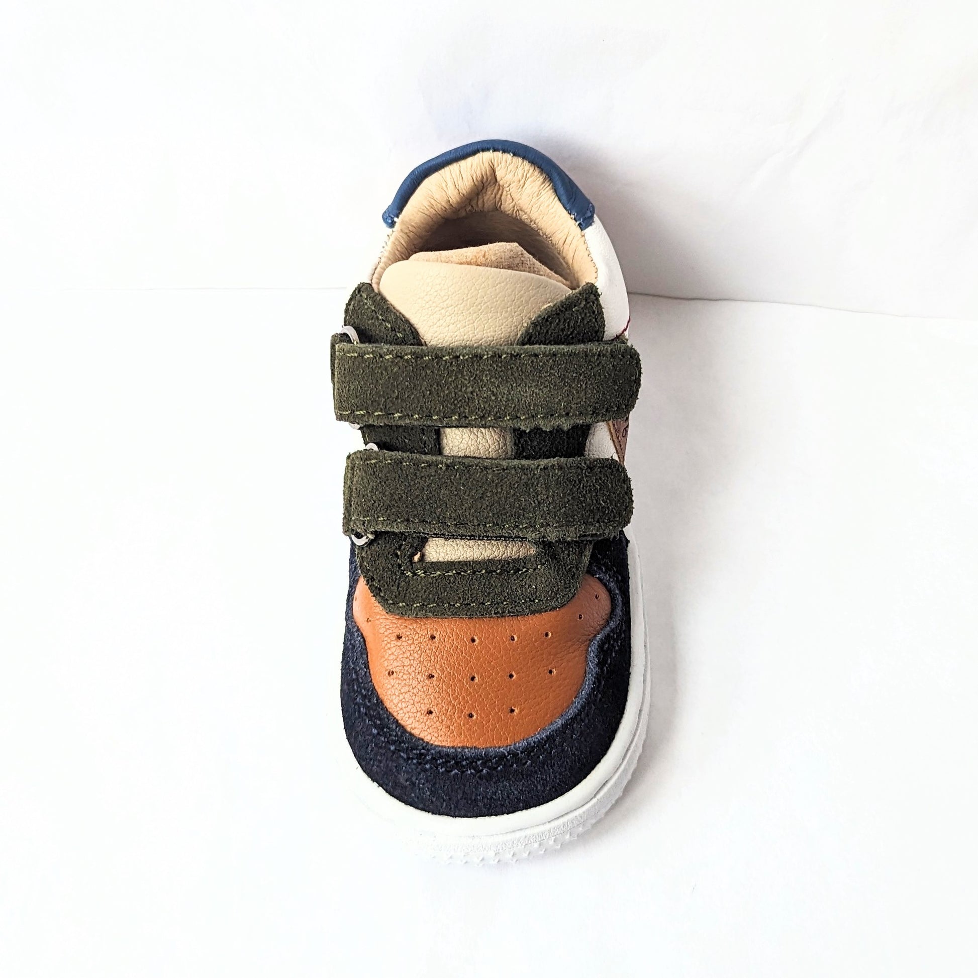 A boys trainer by Shoesme, style BN23W003-D, in white, green, tan and navy leather/nubuck with double velcro fastening. Front view.