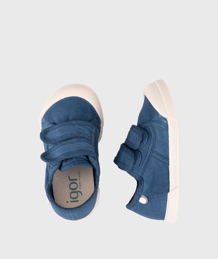 Igor Style Lona Velcro, a double velcro pump in navy with two velcro fastenings on a cream sole and a toe bumper. Birdseye view of a pair.