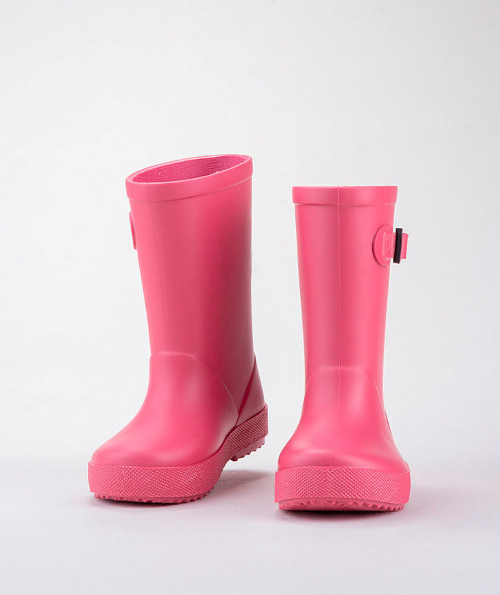 A girls wellie by Igor, style Splash Euri, in raspberry pink with decorative buckle.  Front view.