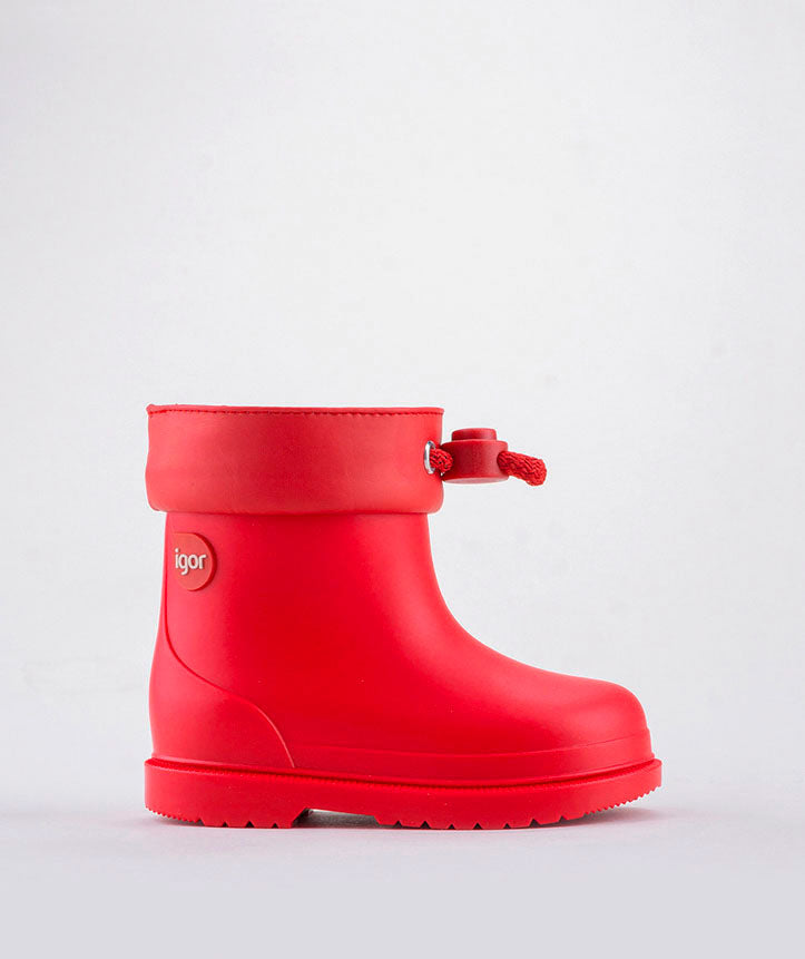 A unisex short wellie by Igor, style Bimbi Euri, in red with toggle fastening. Right side view.