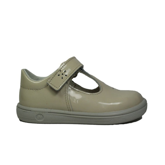 A girls T-Bar shoe by Ricotsa, style Winona, in cream patent leather with velcro fastening. Right side view.