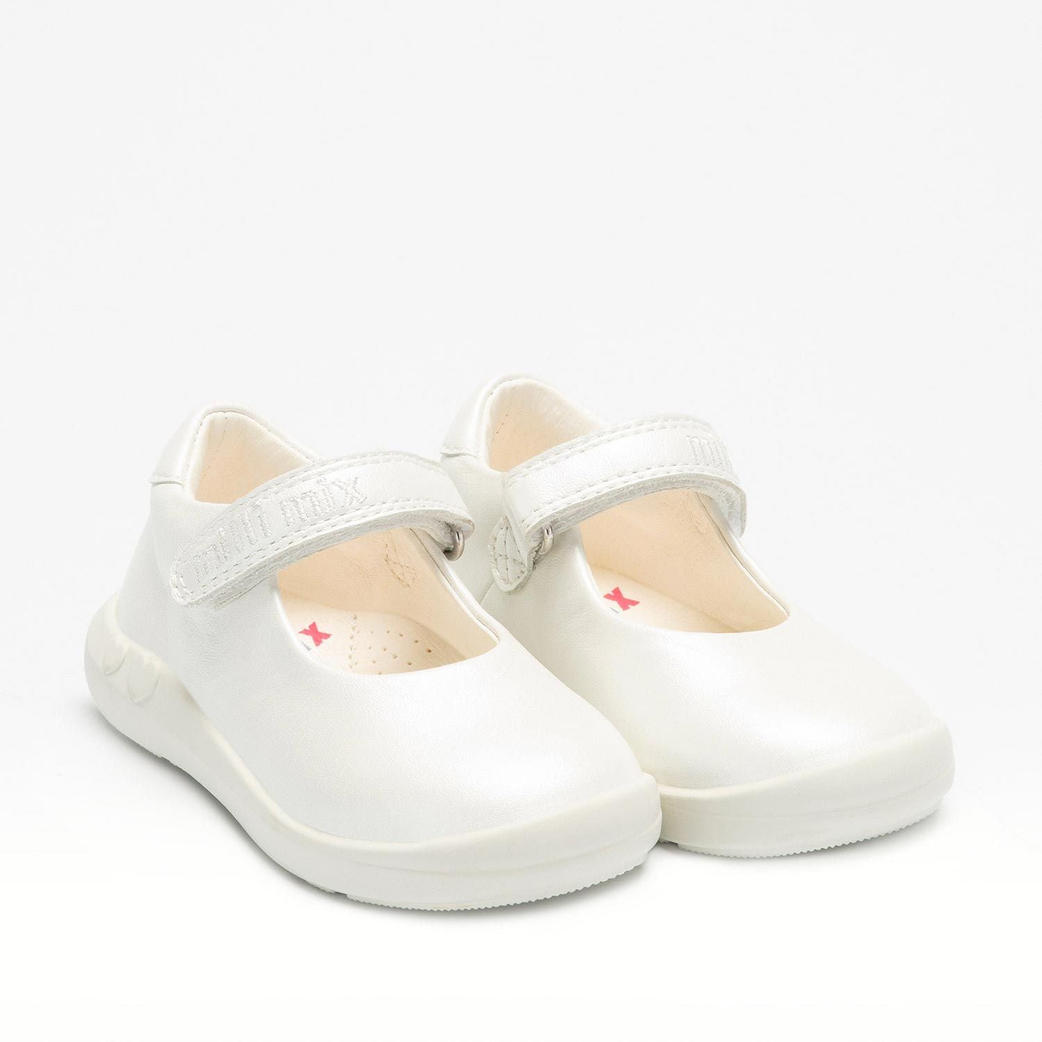 A girls Mary Jane shoe by Lelli Kelly, style MXBA4120 Kayla, in white with heart detail to sole and velcro fastening. Angled view of right side.