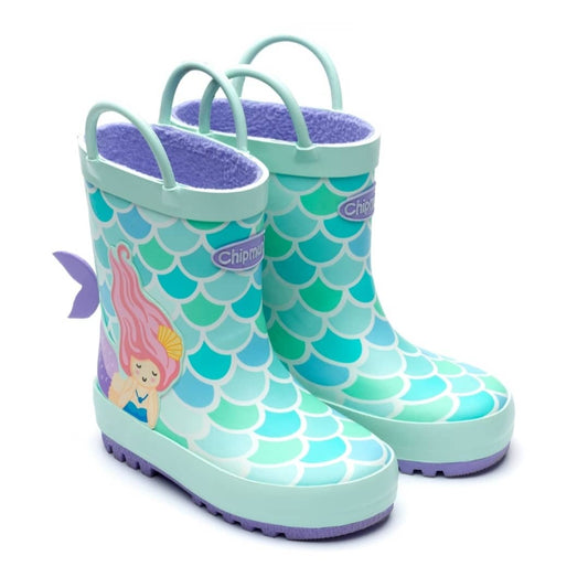 A pair of fleece lined wellies by Chipmunks, style Splash Mermaid, in blue multi mermaid design. Angled view of right side.