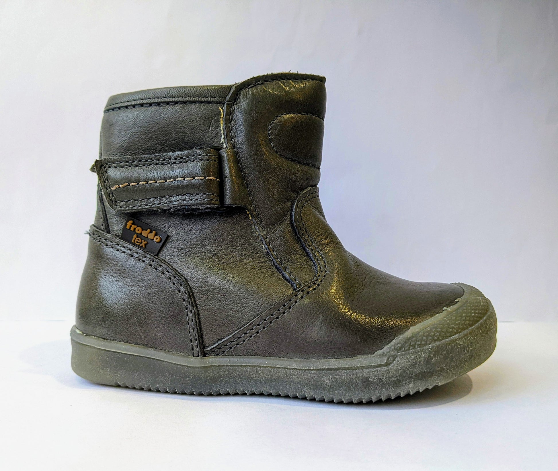A boys waterproof ankle boot by Froddo, style G2160034-1 , in grey leather with toe bumper. Right side view.