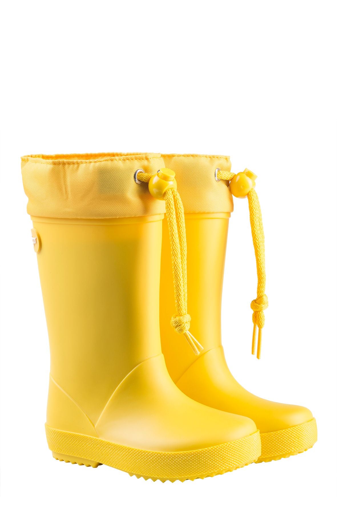 A pair of unisex wellies by Igor, style Splash Cole, in Yellow with toggle fastening. Angled view.